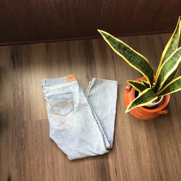 A&F light wash jeans no rips or distress - Picture 4 of 8